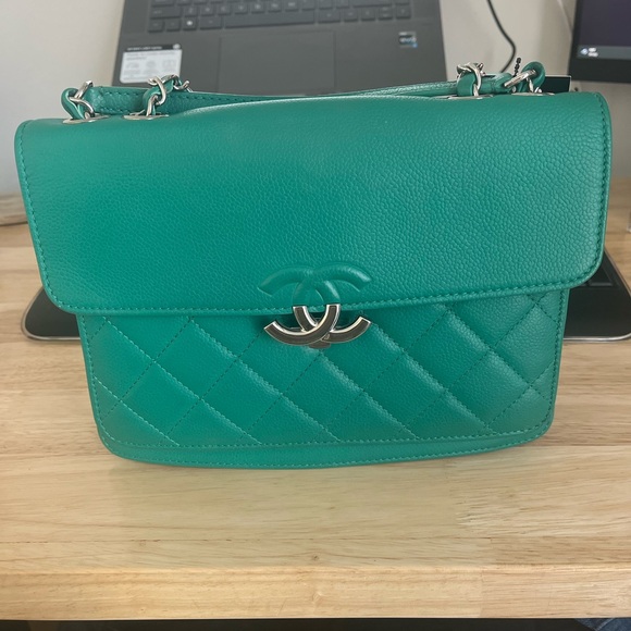 Like to be notified when I go live! - Picture 2 of 3